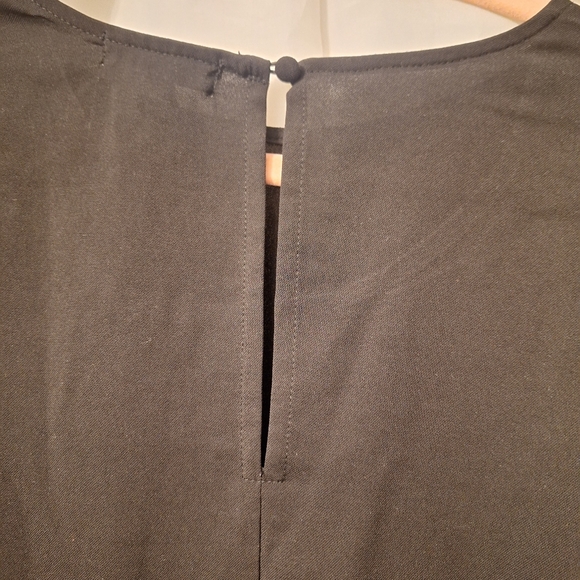 Beautiful Black long-sleeved blouse - Picture 3 of 4